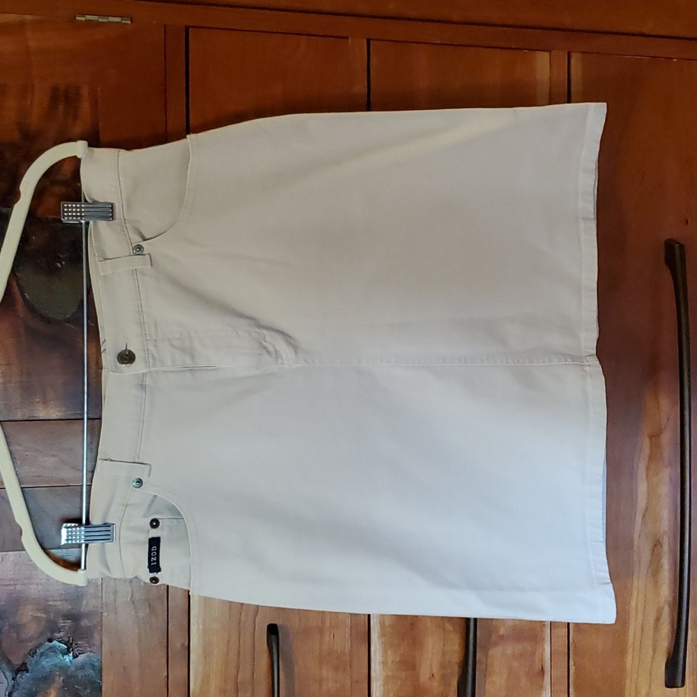Izod Wom 10 khaki jean skirt, slight wear, must have staple Comfy!